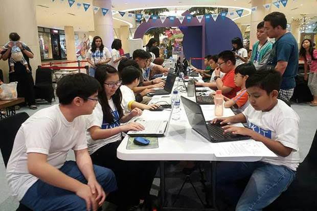 Anak-anak-belajar-program-komputer-sejak-dini-di-Hong-Kong